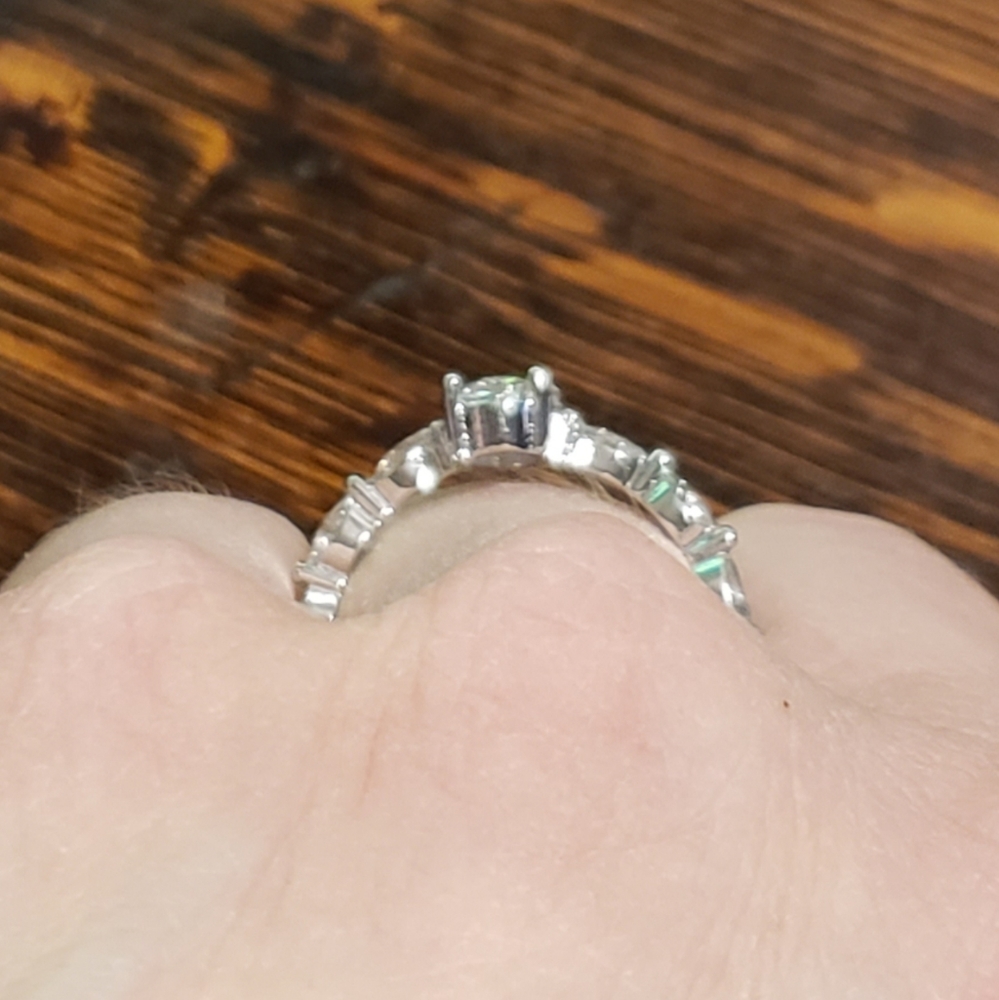 🆕 Silver & Diamond Crystal Ring 🆕 - Picture 3 of 15